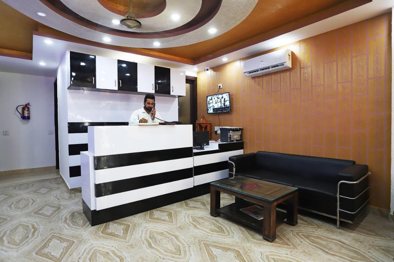 מלון דלהי Oyo Flagship 42619 Diamond Key מראה חיצוני תמונה